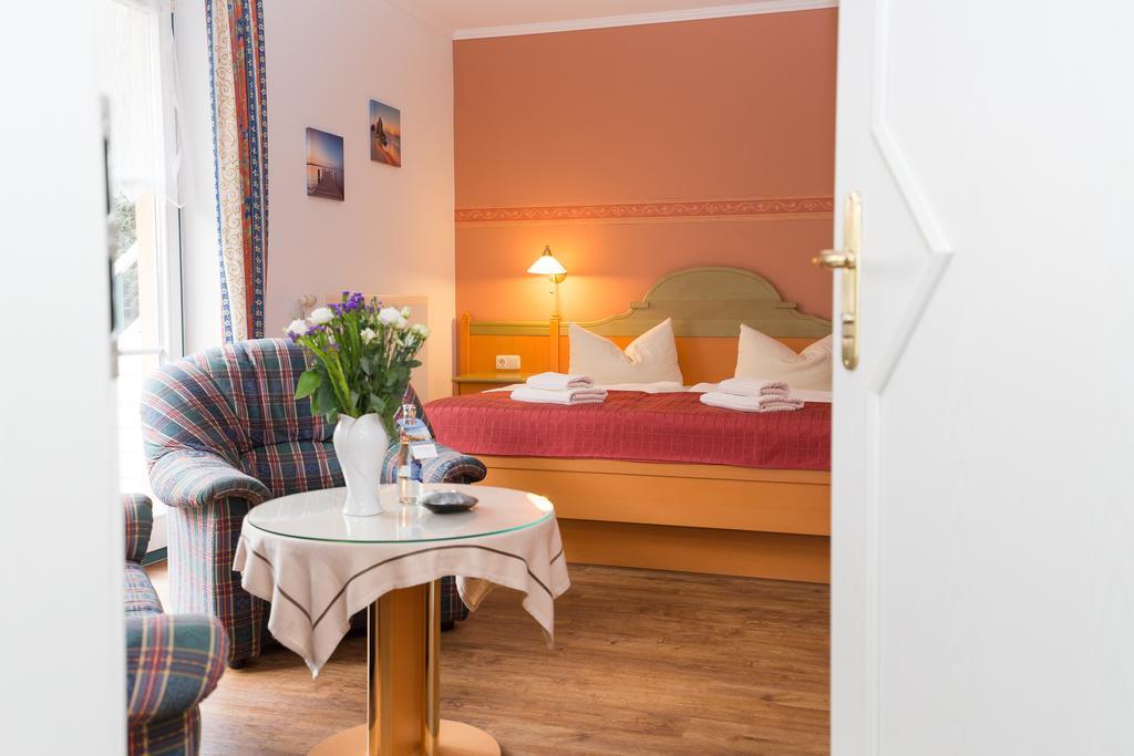 Hotel Garni Am Deich Zingst Habitación foto