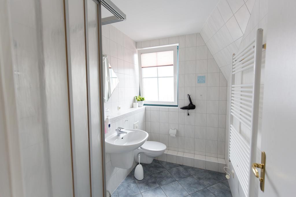 Hotel Garni Am Deich Zingst Habitación foto