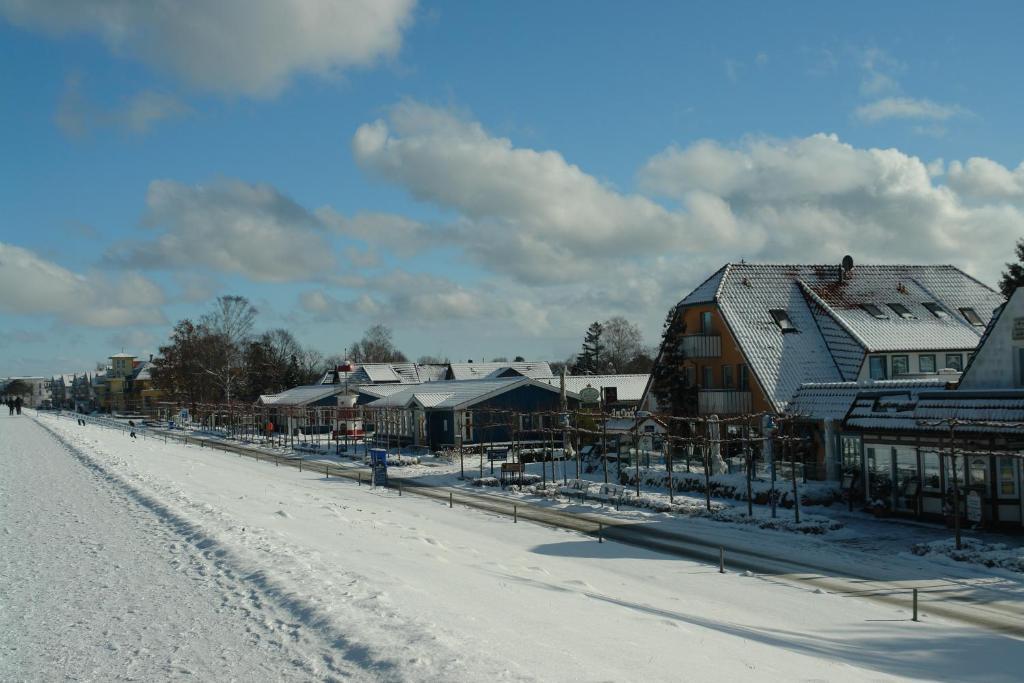 Hotel Garni Am Deich Zingst Exterior foto